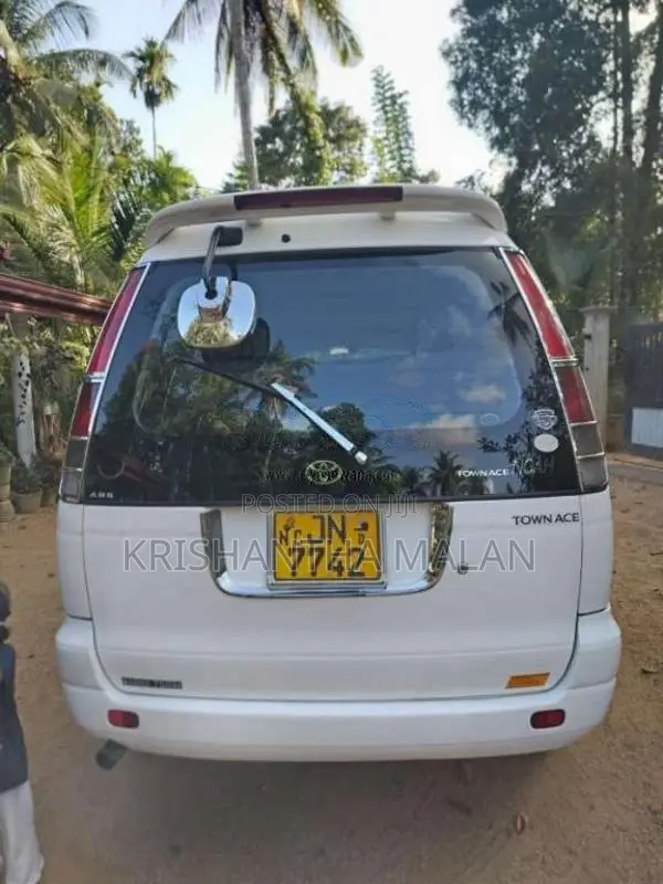 Toyota Noah 1999 Van (Used)