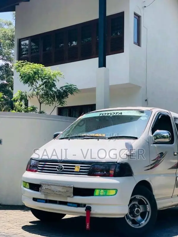 Toyota Regius 2004 Van (Used)