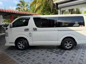Toyota GL 2007 Van (Used)