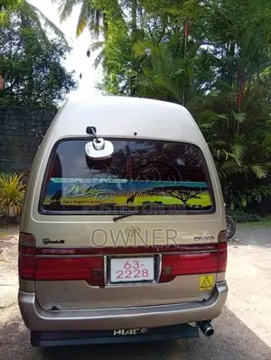 Toyota Dolphin LH125 High Roof GL 1995 Van (Used)