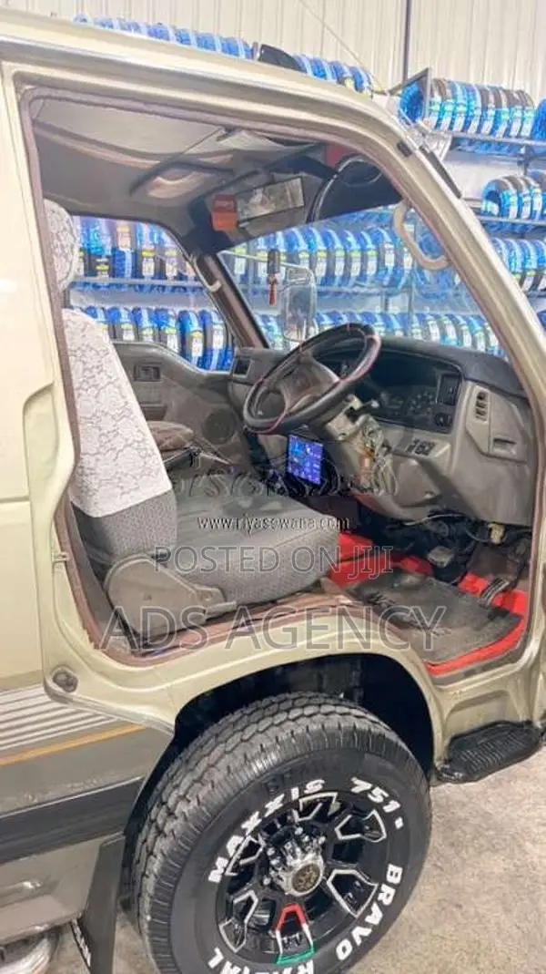 Nissan Caravan 1997 Van (Used)