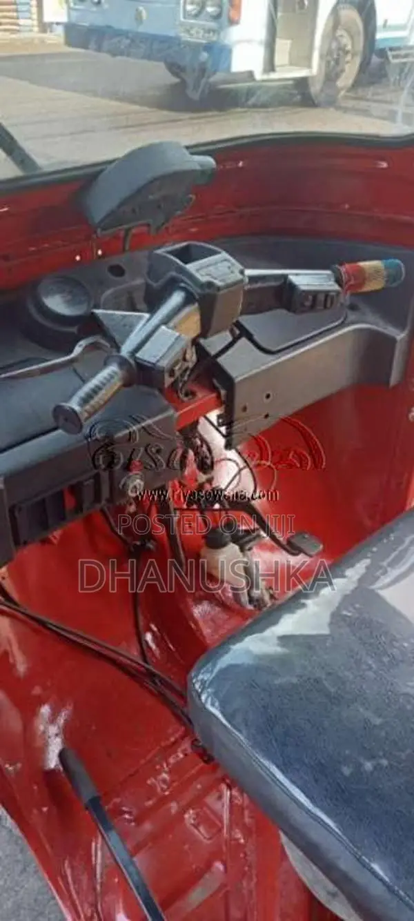 Bajaj RE 205 2011 Three Wheel (Used)