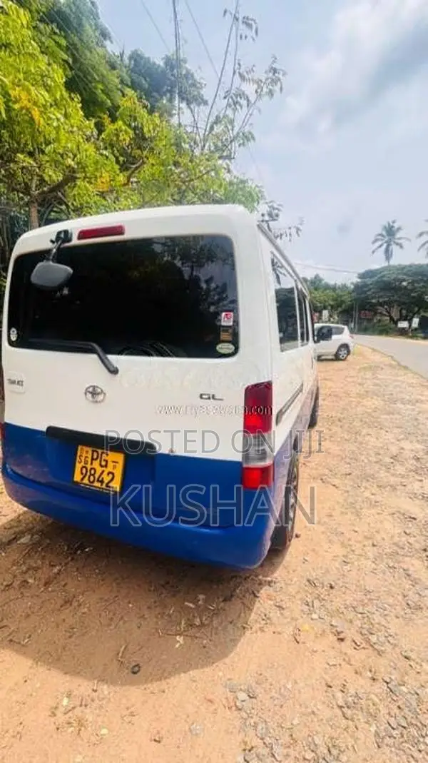 Toyota TownAce 2013 Van (Used)