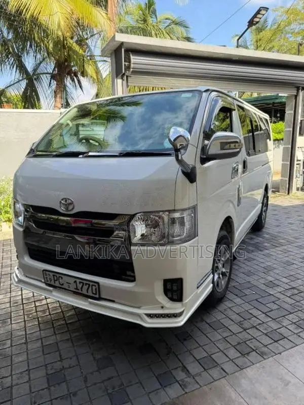 Toyota GL 2007 Van (Used)