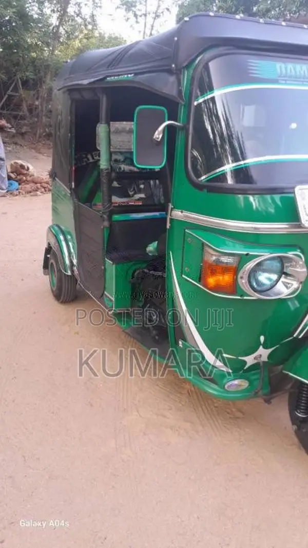 Bajaj RE 205 2013 Three Wheel (Used)