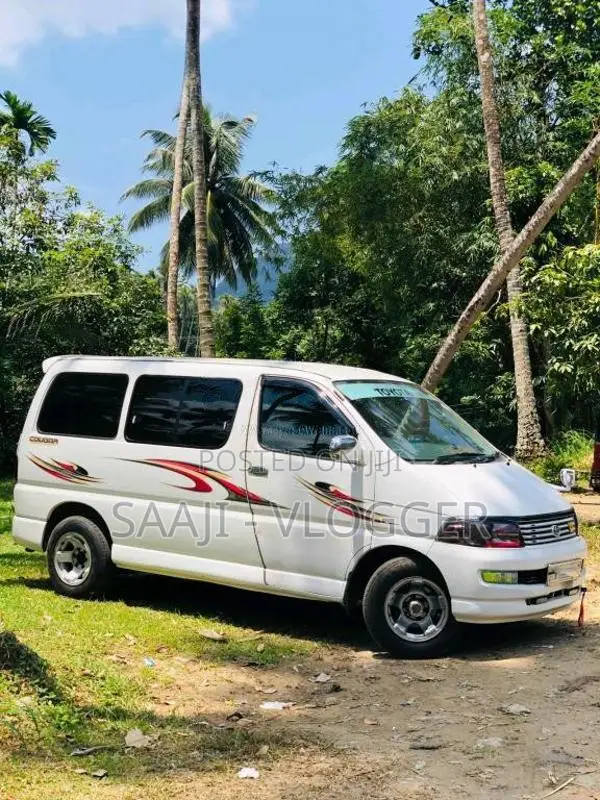 Toyota Regius 2004 Van (Used)