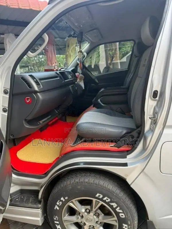 Toyota KDH HIGH ROOF 223 2017 Van (Used)