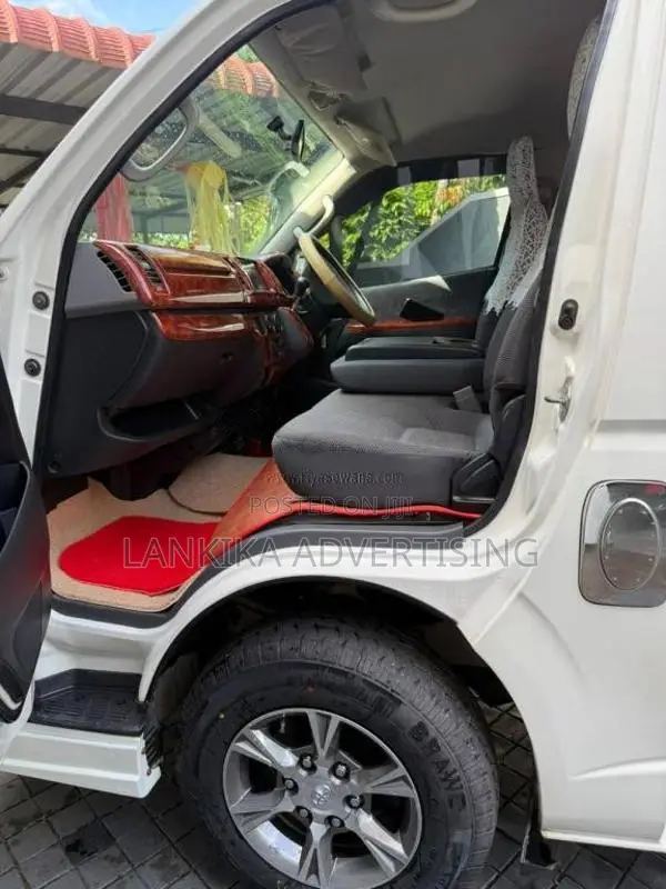 Toyota GL 2007 Van (Used)