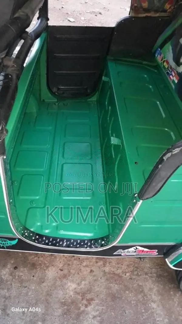 Bajaj RE 205 2013 Three Wheel (Used)