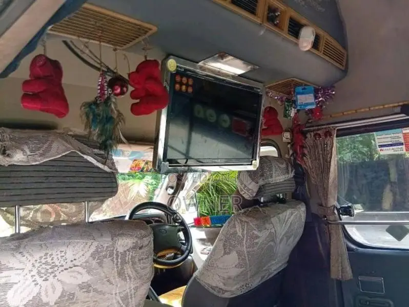 Toyota Dolphin LH125 High Roof GL 1995 Van (Used)