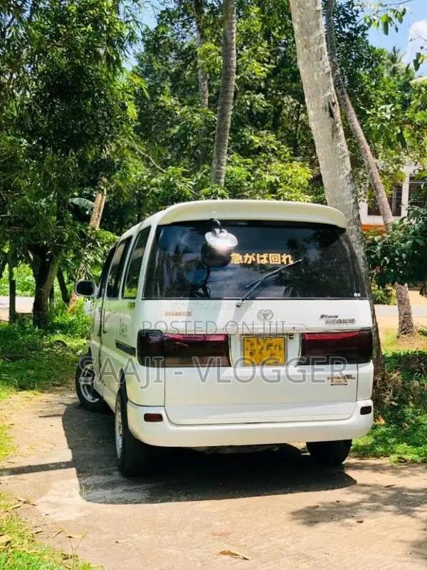 Toyota Regius 2004 Van (Used)