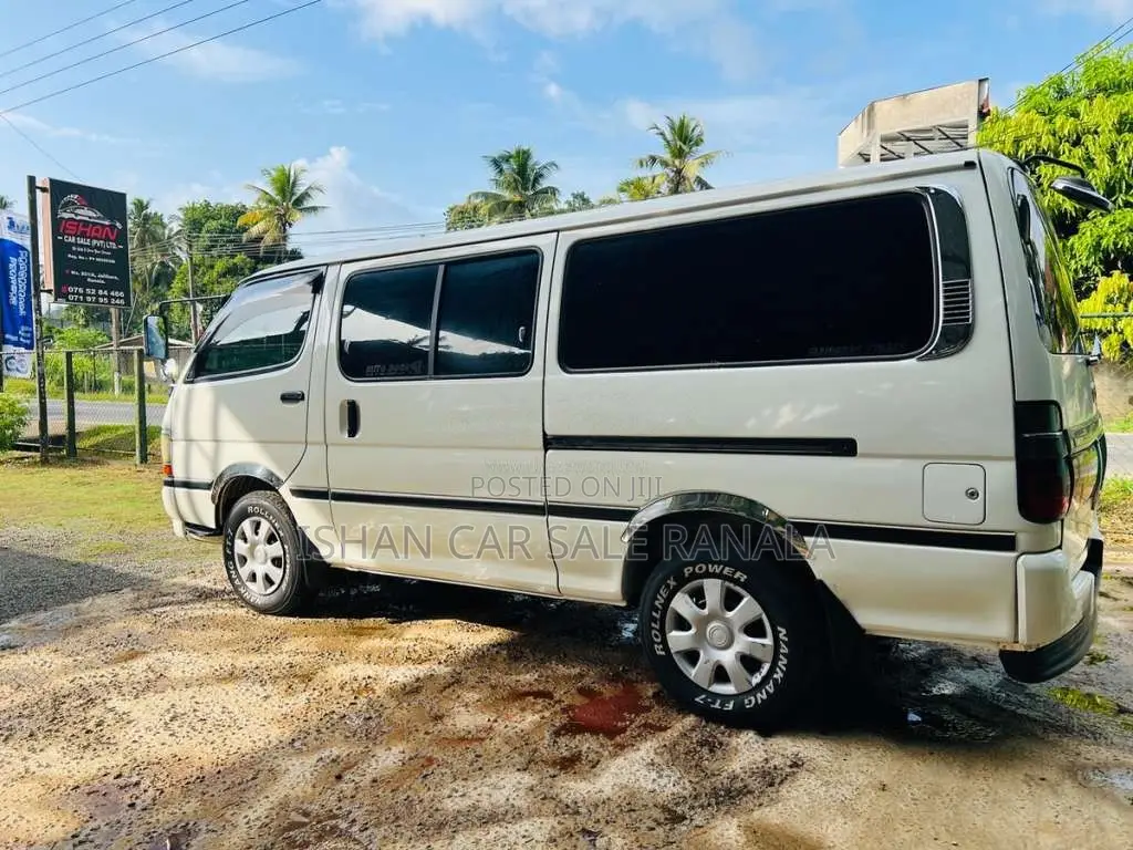 Toyota Dolphin 1997 Van (Used)
