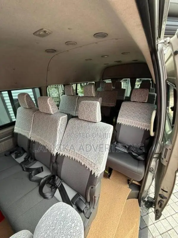 Toyota KDH HIGH ROOF 222 2010 Van (Used)