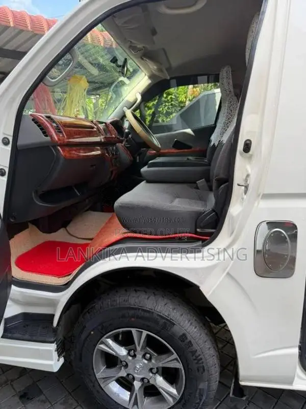 Toyota GL 2007 Van (Used)