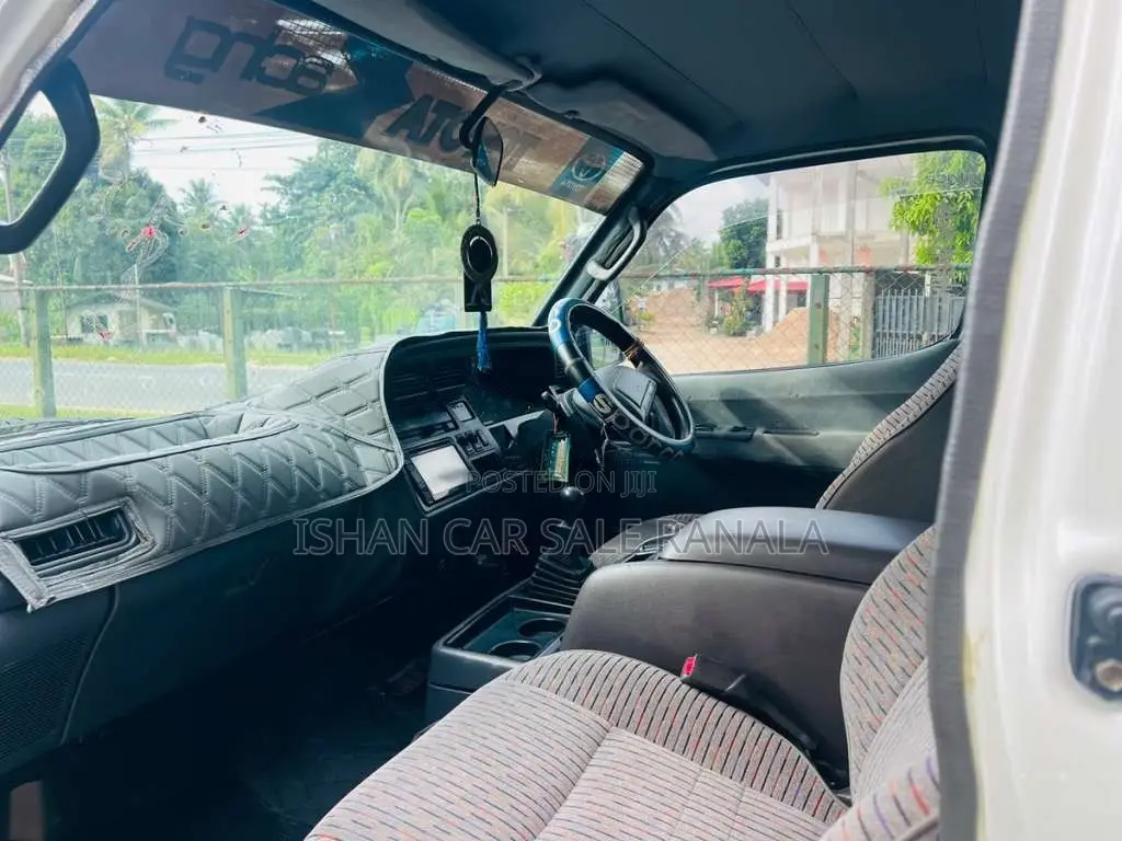 Toyota Dolphin 1997 Van (Used)
