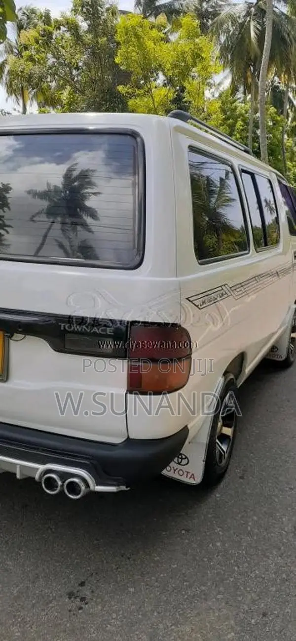 Toyota CR27 1993 Van (Used)
