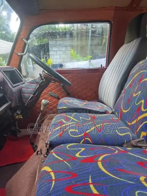 Nissan Vrg 1984 Van (Used)