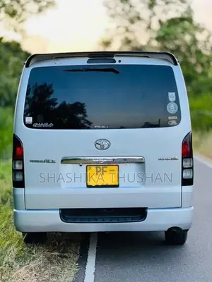 Toyota KDH 200 2006 Van (Used)