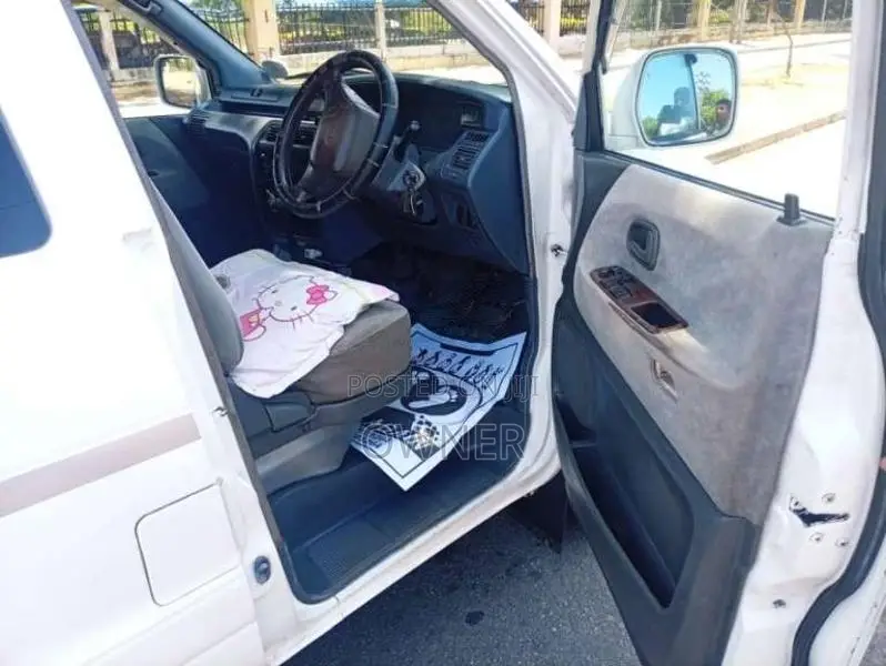 Toyota Noah CR51 1996 Van (Used)