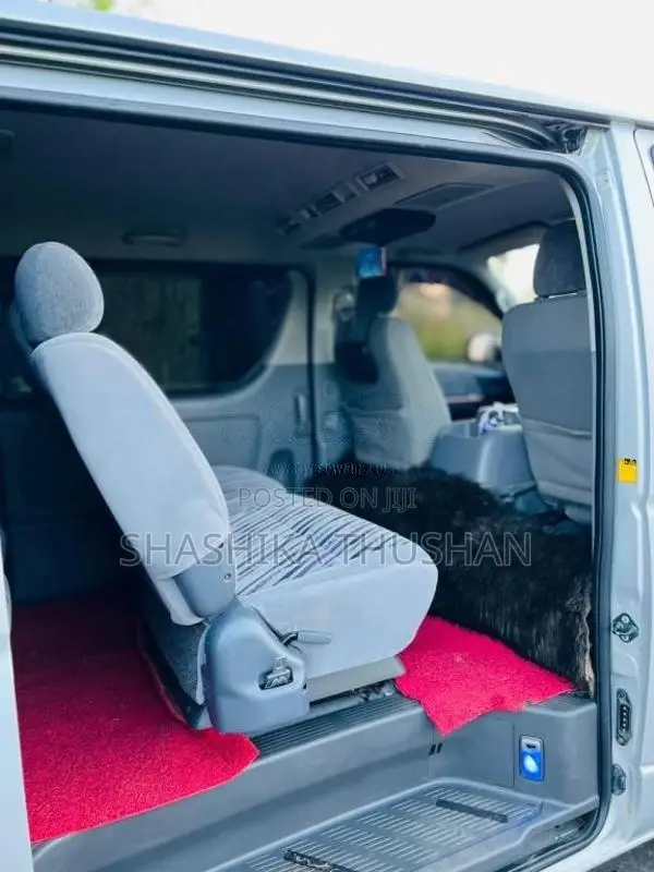 Toyota KDH 200 2006 Van (Used)