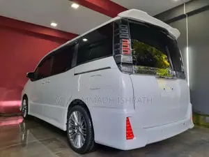 Toyota Voxy 2015 Van (Used)