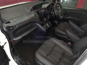 Toyota Voxy 2015 Van (Used)
