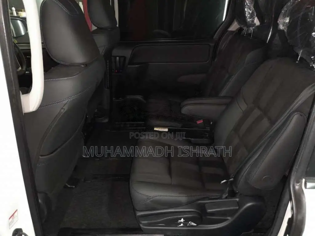 Toyota Voxy 2015 Van (Used)