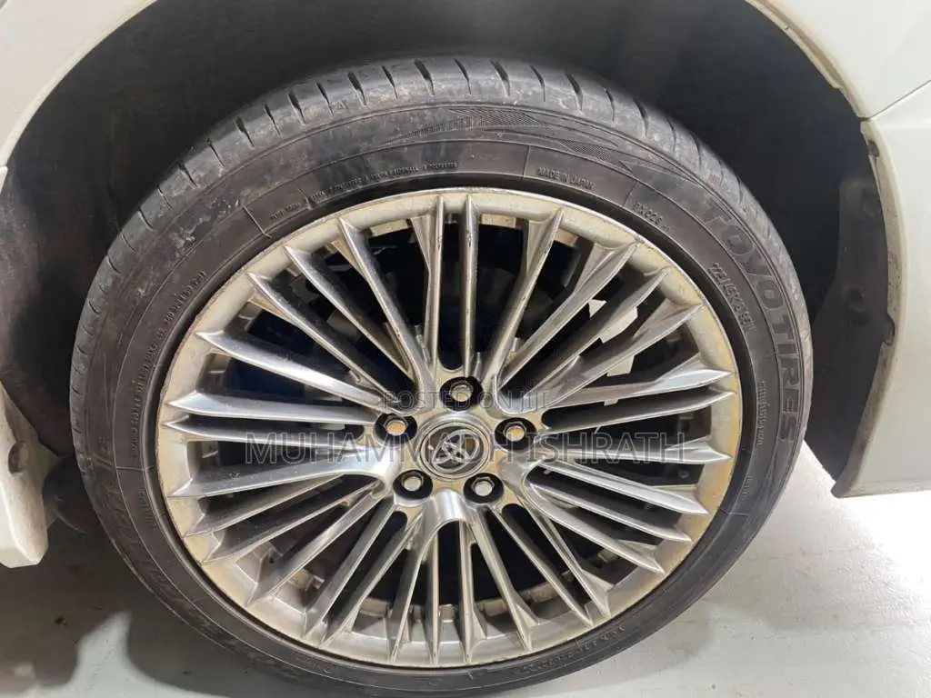 Toyota Voxy 2015 Van (Used)