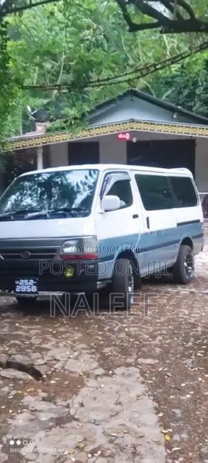 Toyota Dolphin 1994 Van (Used)