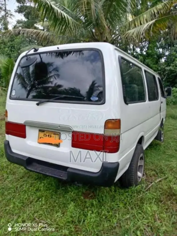 Toyota Dolphin 1990 Van (Used)