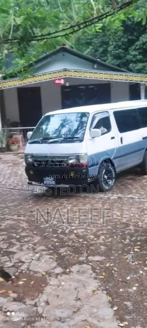 Toyota Dolphin 1994 Van (Used)