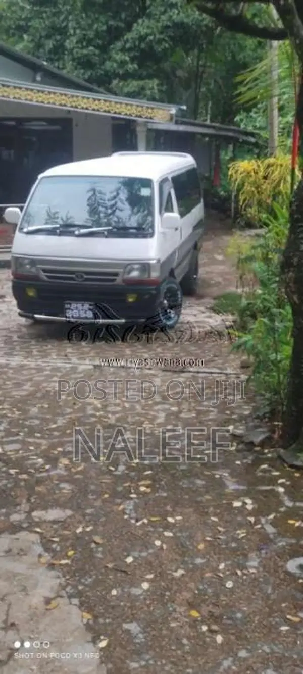 Toyota Dolphin 1994 Van (Used)