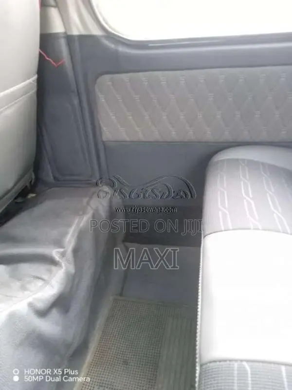 Toyota Dolphin 1990 Van (Used)