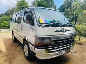 Toyota Dolphin 113 2000 Van (Used)