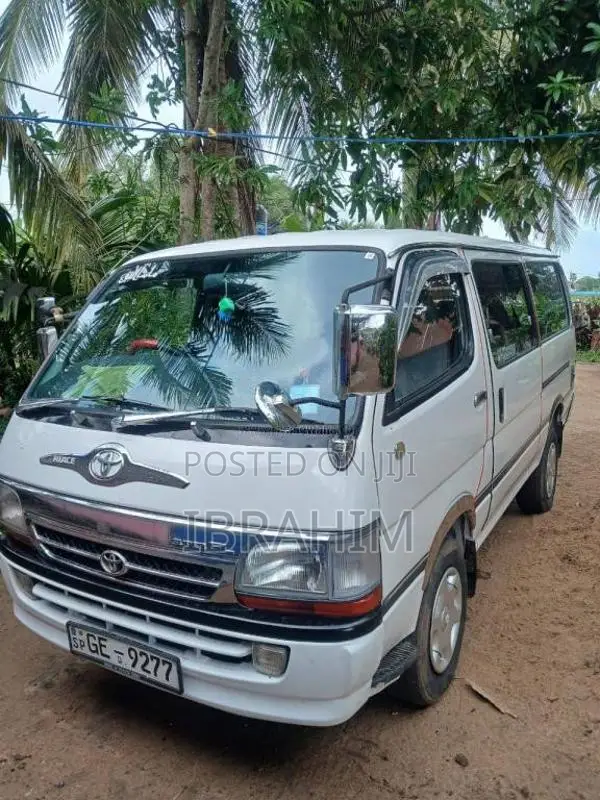 Toyota Dolphin 113 2000 Van (Used)