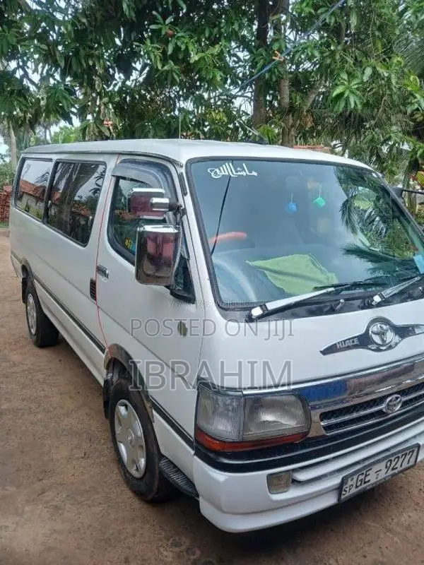 Toyota Dolphin 113 2000 Van (Used)