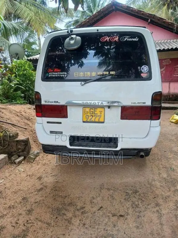 Toyota Dolphin 113 2000 Van (Used)