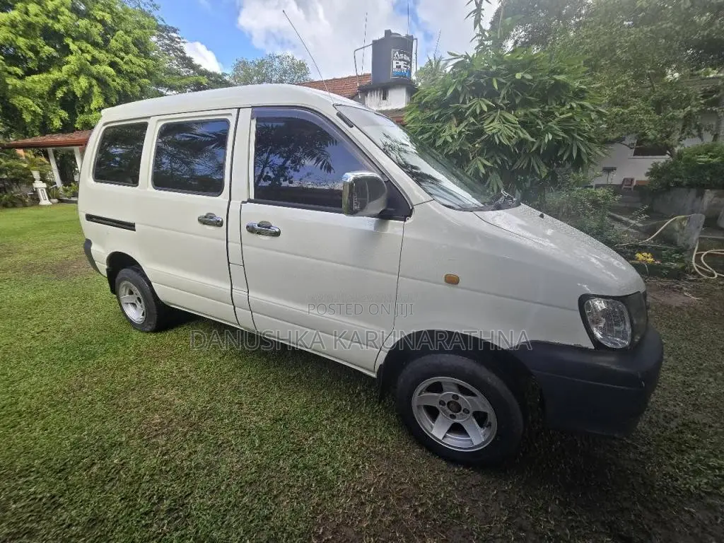 Toyota Noah KR42 1999 Van (Used)