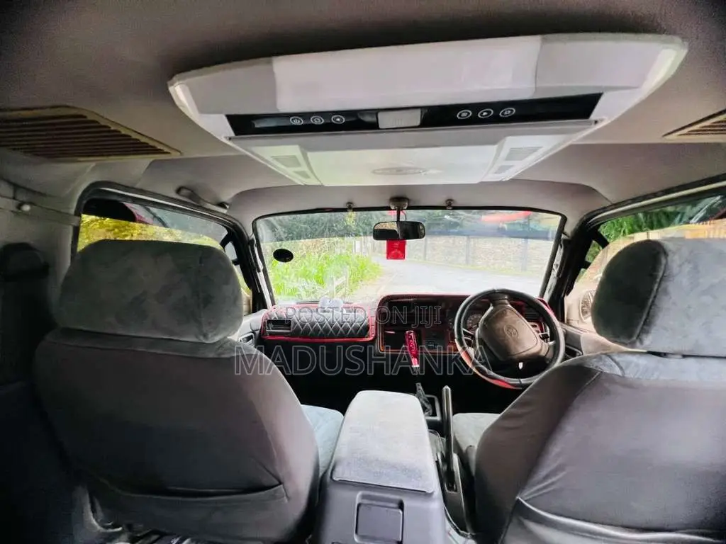 Toyota Dolphin 1991 Van (Used)
