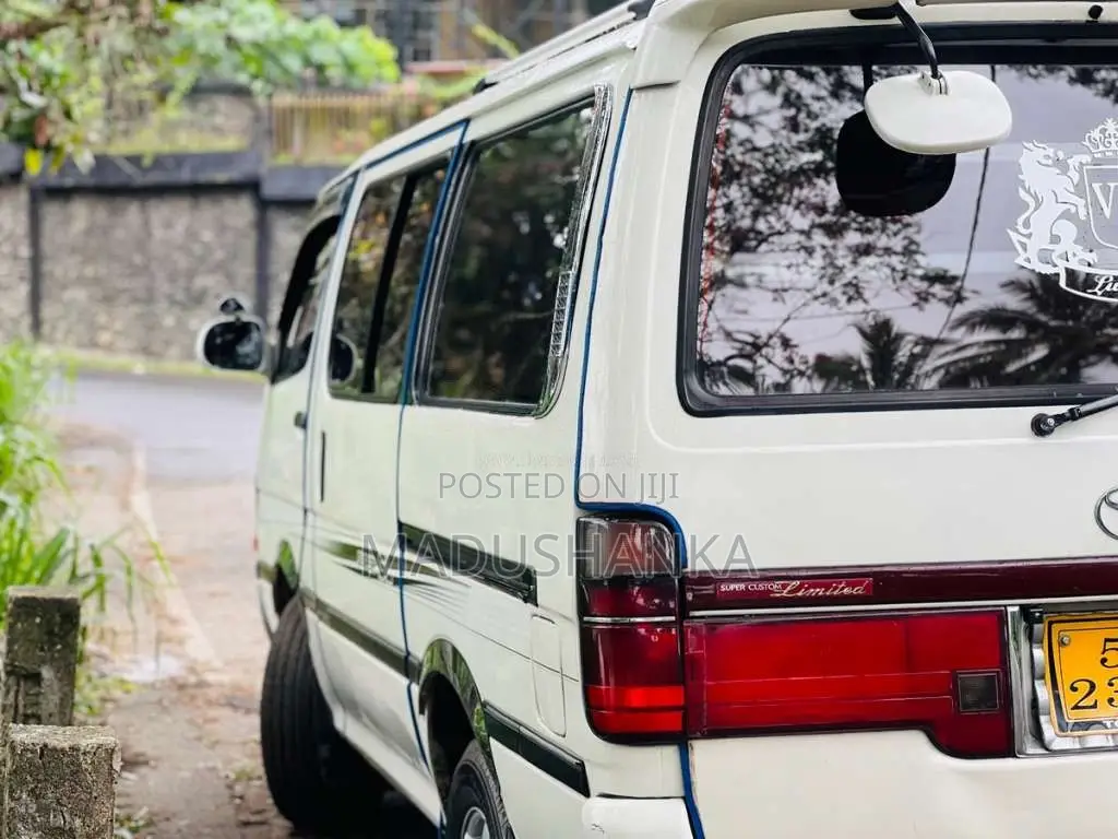 Toyota Dolphin 1991 Van (Used)
