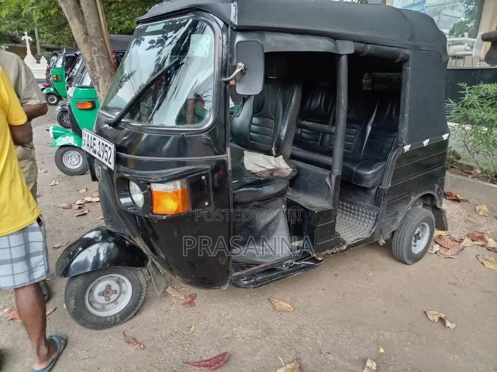 Bajaj 4 Stroke 2013 Three Wheel (Used)