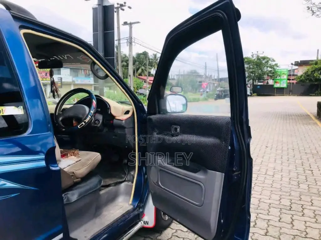 Nissan Serena 1994 Van (Used)