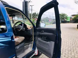 Nissan Serena 1994 Van (Used)
