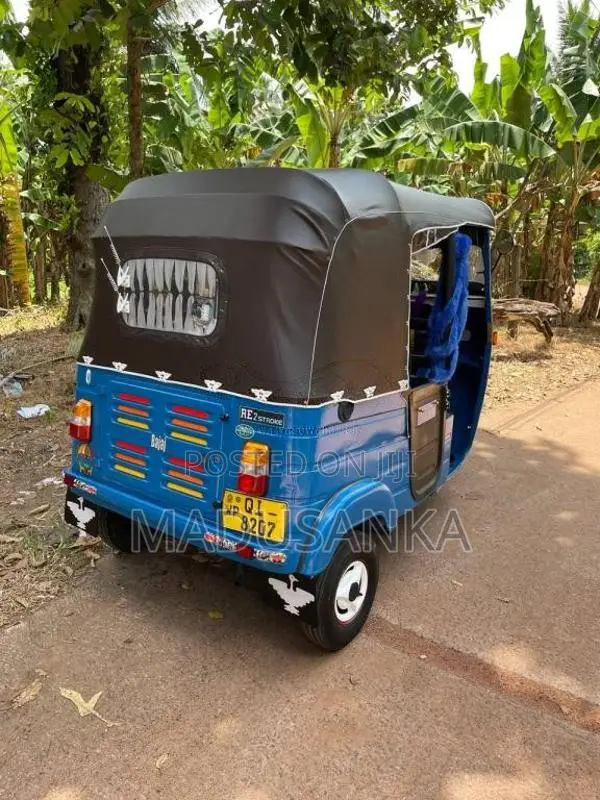 Bajaj 2 Stroke 2006 Three Wheel (Used)