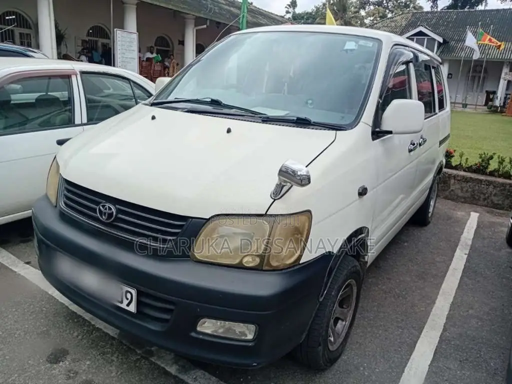 Toyota Noah 2002 Van (Used)