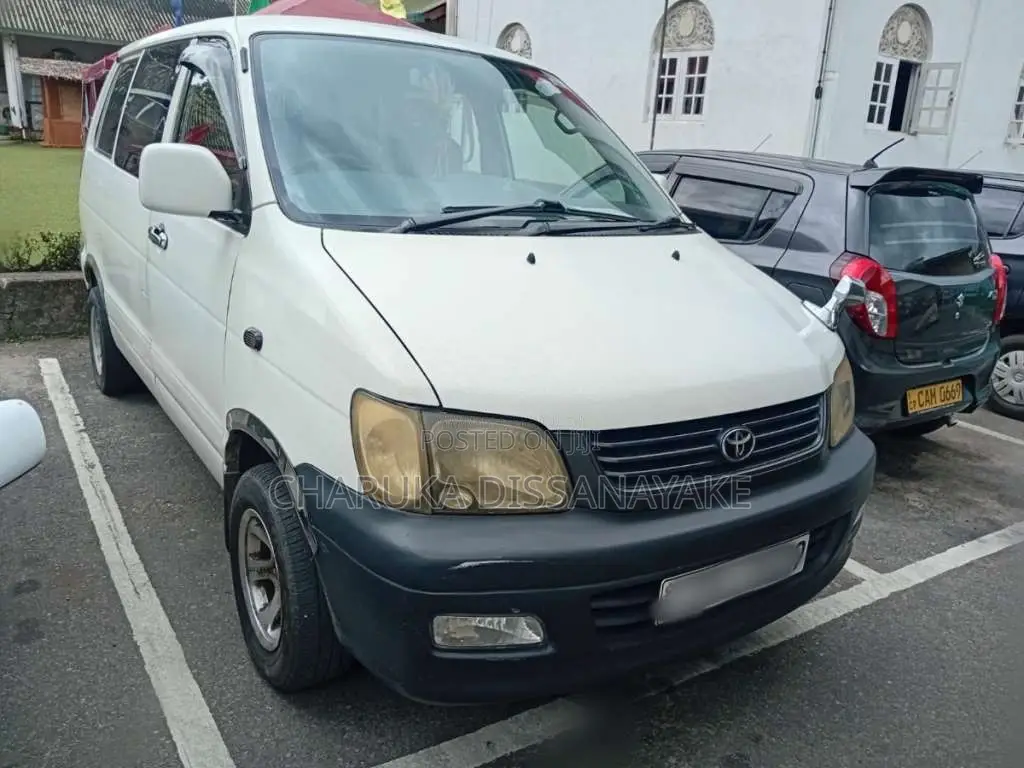 Toyota Noah 2002 Van (Used)