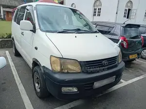 Toyota Noah 2002 Van (Used)
