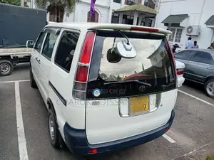 Toyota Noah 2002 Van (Used)