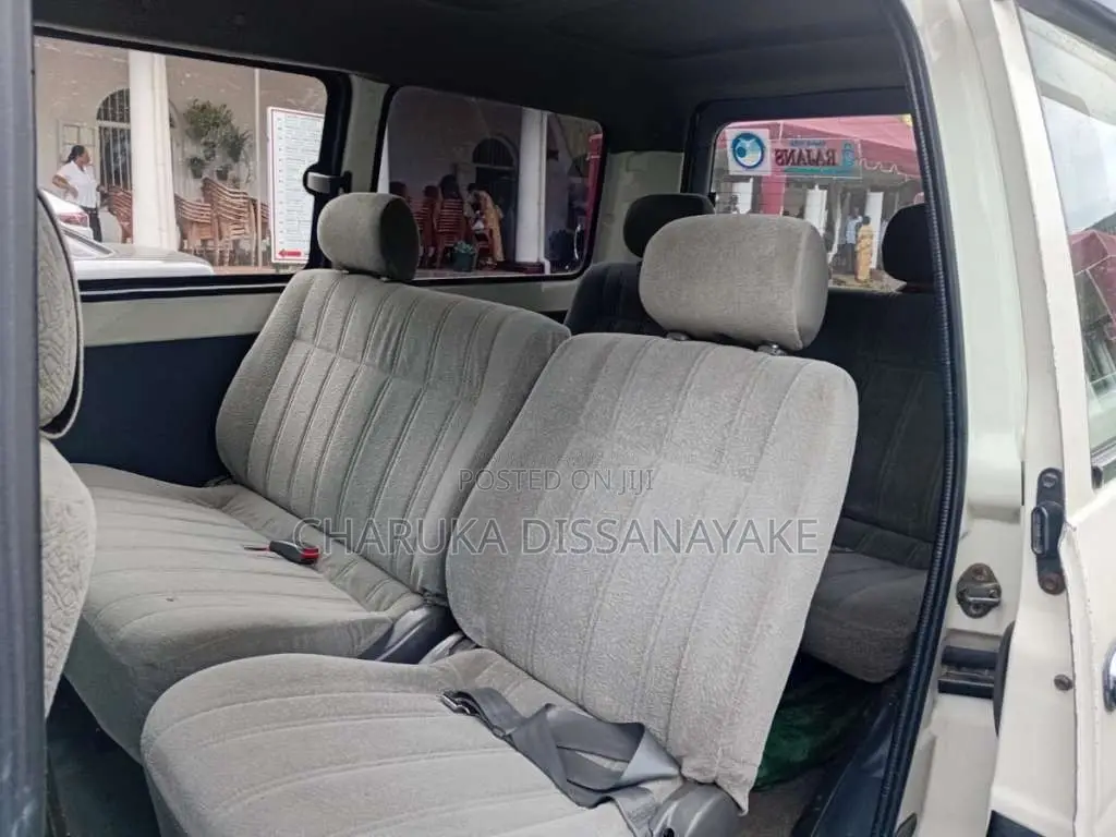 Toyota Noah 2002 Van (Used)