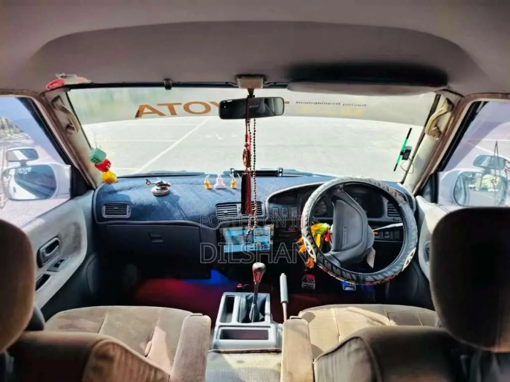 Toyota CR27 1993 Van (Used)
